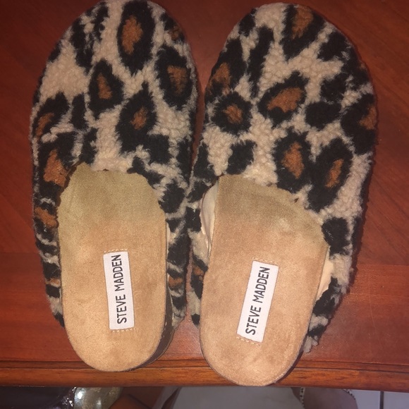 NWOT Steve Madden sherpa leopard slip on clogs size 7 - Picture 5 of 8